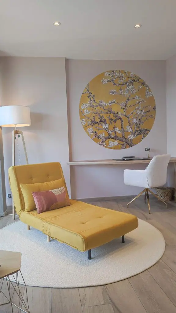 Agence M Com Marseille BInside Saint Raphael Architecte Decoratrice Interieur appartement bureau parquet mobilier moderne ton beige bois clair