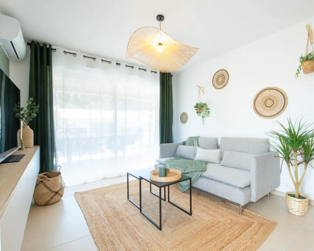 Agence M Com Marseille BInside Saint Raphael Architecte Decoratrice Interieur appartement moderne lumineux mobilier bois salon detente