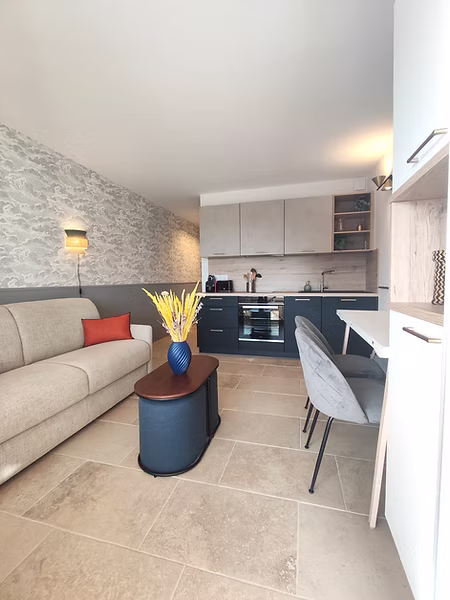 Agence M Com Marseille BInside Saint Raphael Architecte Decoratrice Interieur optimisation petits espaces renovation studio Issambres 83380 apres travaux salon salle manger cuisine 1