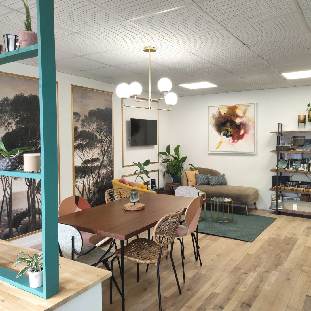 Agence M Com Marseille BInside Saint Raphael Architecte Decoratrice Interieur bureau decoration papierpeint porte nuancier table